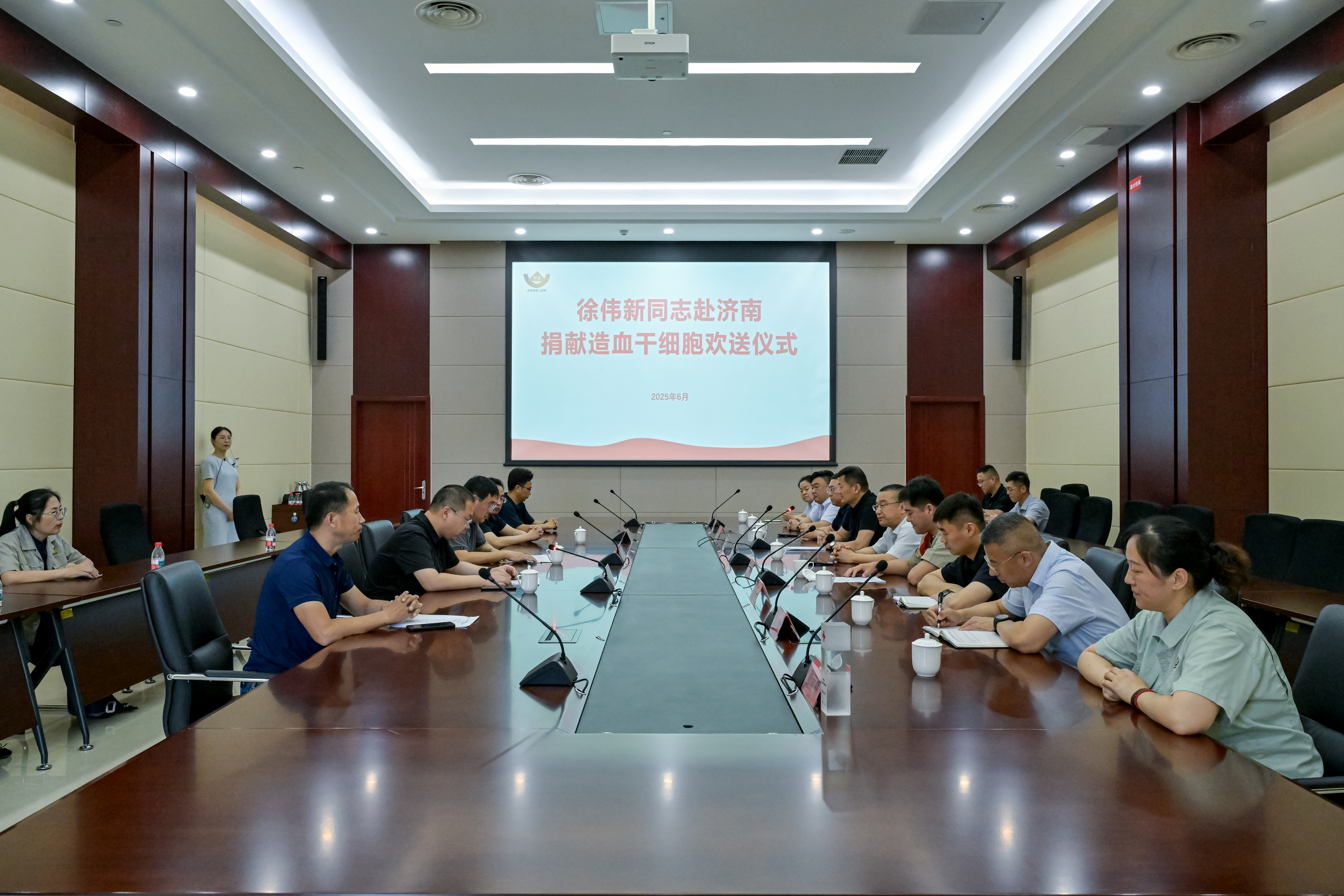 1750379252422076623.jpg 徐伟新赴赤峰捐献造血干细胞欢送典礼.jpg